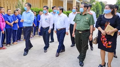 Lãnh đạo Cần Thơ thăm, chúc Tết, động viên những mảnh đời yếu thế