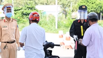 Đình chỉ công tác Phó giám đốc Trung tâm Y tế Cầu Kè vì chậm chống dịch