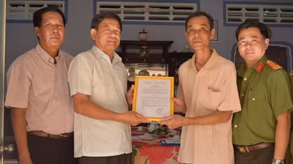 Công an Trà Vinh trao nhà tình nghĩa cho gia đình chính sách