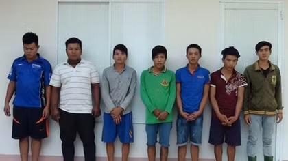 Chém người, đốt xe vì cùng quen nữ phục vụ quán cà phê