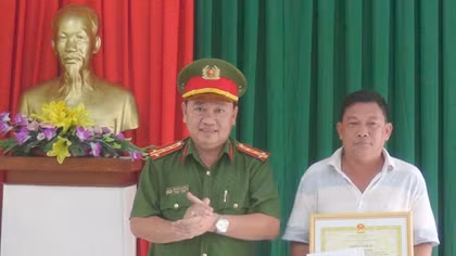 Khen thưởng bảo vệ dân phố đấu tranh tội phạm tín dụng đen