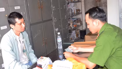 Xử lý hàng loạt đối tượng phát tờ rơi, cho vay lãi nặng