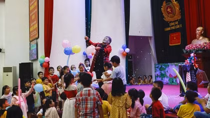Lễ hội trăng rằm cho con em cán bộ chiến sĩ Công an TP Cần Thơ