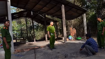 Nhớ thù cũ, nửa đêm phóng hoả đốt cháy 2 căn nhà