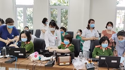 Những hi sinh thầm lặng