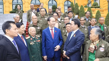 Chủ tịch nước Trần Đại Quang gặp mặt đại biểu công dân Lào có công với cách mạng Việt Nam 
