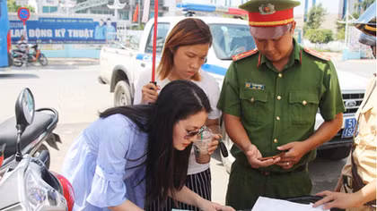 Thái độ văn minh ứng xử nơi công cộng
