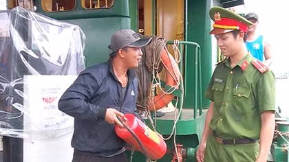 Tăng cường công tác phòng chống cháy, nổ tại Âu thuyền và cảng cá Thọ Quang