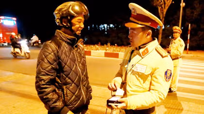 Trung úy Cảnh sát giao thông tận tụy