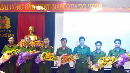 Trao thưởng Ban chuyên án phá vụ đánh bạc tiền tỷ