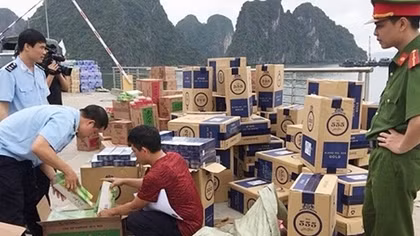 Thu giữ 50.000 bao thuốc lá ngoại nhập lậu trên biển