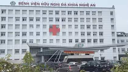 Khởi tố nhóm đối tượng hành hung bác sĩ
