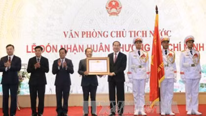 Văn phòng Chủ tịch nước đón nhận phần thưởng cao quý