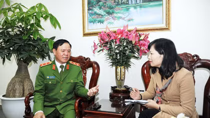 Phải có bản lĩnh chống lại những “viên đạn bọc đường”