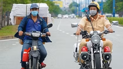 Đừng vì đường vắng mà bất chấp luật lệ