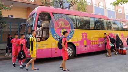 Thành Long - Không chỉ là sân bóng
