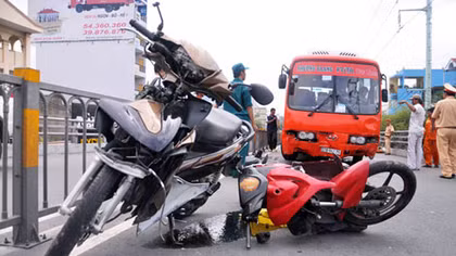 Kỳ 4: Một xe khách có 2 phù hiệu