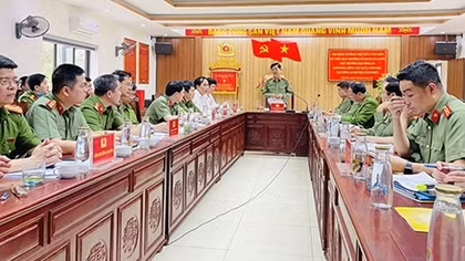 Thứ trưởng Nguyễn Văn Sơn làm việc tại Công an huyện Cẩm Thuỷ, Thanh Hóa