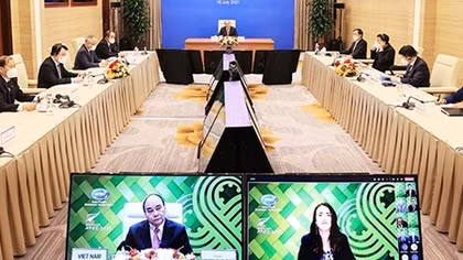 Chủ tịch nước Nguyễn Xuân Phúc dự cuộc họp không chính thức các nhà lãnh đạo APEC