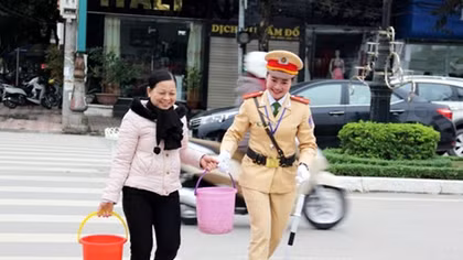 Từng bước thực hiện chuẩn mực văn hóa công vụ