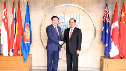 Phó Thủ tướng Vương Đình Huệ làm việc tại Ban Thư ký ASEAN
