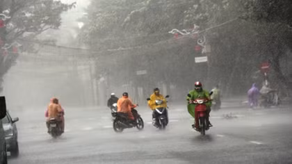 Lực lượng Công an ứng phó với mưa lớn tại các tỉnh Trung Bộ