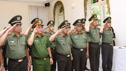 Đoàn đại biểu Bộ Công an viếng Nhà vua Thái Lan Bhumibol Adulyadej