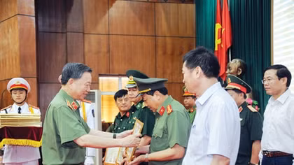 Tiếp tục lan tỏa chương trình làm nhà cho hộ nghèo của BCA ở các địa bàn khó khăn