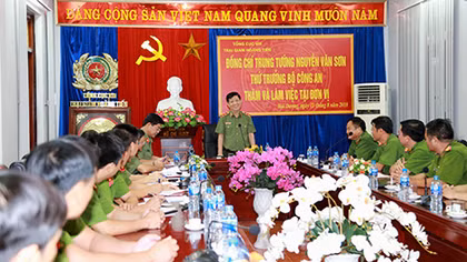 Thứ trưởng Nguyễn Văn Sơn thăm, làm việc tại Trại giam Hoàng Tiến