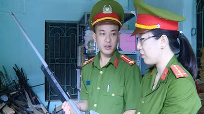 Tuyên truyền, vận động nhân dân giao nộp súng tự chế