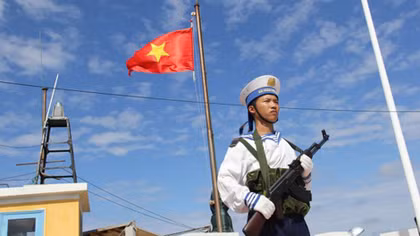 Vầng trăng gửi đảo