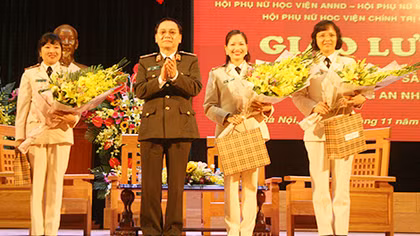 Nữ Trung tá được vinh danh "Phụ nữ tiêu biểu Bộ Công an"