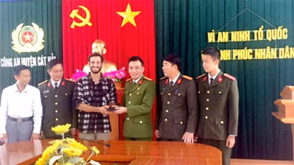 Trả lại tài sản cho du khách người Mỹ