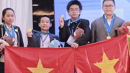 Hai lần liên tục đoạt Huy chương Vàng thi Olympic quốc tế được tặng Huân chương Lao động hạng Nhất