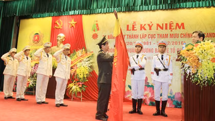 Cục Tham mưu Chính trị CAND đón nhận Huân chương Bảo vệ Tổ quốc hạng Nhất