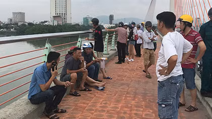 Một phụ nữ nhảy cầu Trần Thị Lý tự tử