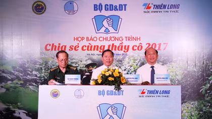 Họp báo Chương trình Chia sẻ cùng thầy cô 2017