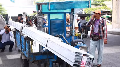 Xử lý nhiều xe thô sơ chở hàng hóa cồng kềnh
