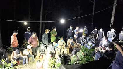 Đường dây đánh bạc quy mô lớn giữa rừng phòng hộ 