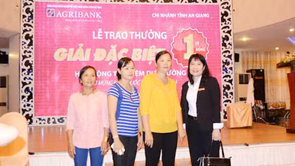 Thêm một người ở An Giang trúng thưởng lớn của Agribank 