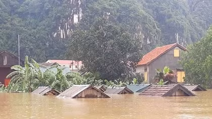 Thủ tướng động viên đồng bào, chiến sĩ và lực lượng làm công tác phòng chống thiên tai