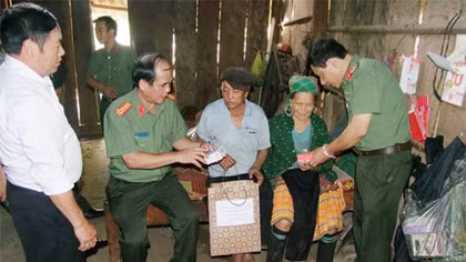 Thắt chặt tình quân dân nơi nẻo cao
