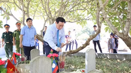 Phó Thủ tướng Vương Đình Huệ tri ân các anh hùng liệt sĩ