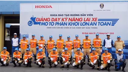 Đào tạo lái xe mô tô phân khối lớn cho cán bộ CSGT 