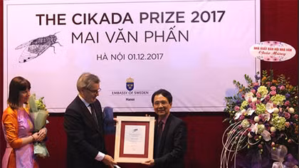 Nhà thơ "xuất khẩu" văn hóa Việt từ những điều bình dị