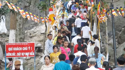 Xung đột kinh tế - văn hóa trong phát triển du lịch tâm linh 