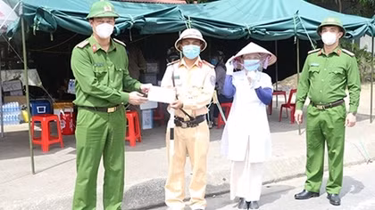 Nghĩa tình trong tâm dịch