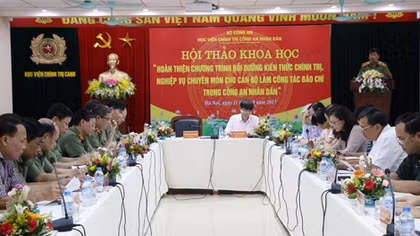 Bồi dưỡng kiến thức cho cán bộ làm công tác báo chí trong CAND
