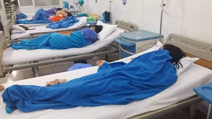 Hàng chục người nhập viện cấp cứu do ngộ độc sau khi ăn bánh mỳ