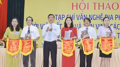Sứ mệnh nhà thơ với trái tim biển, đảo